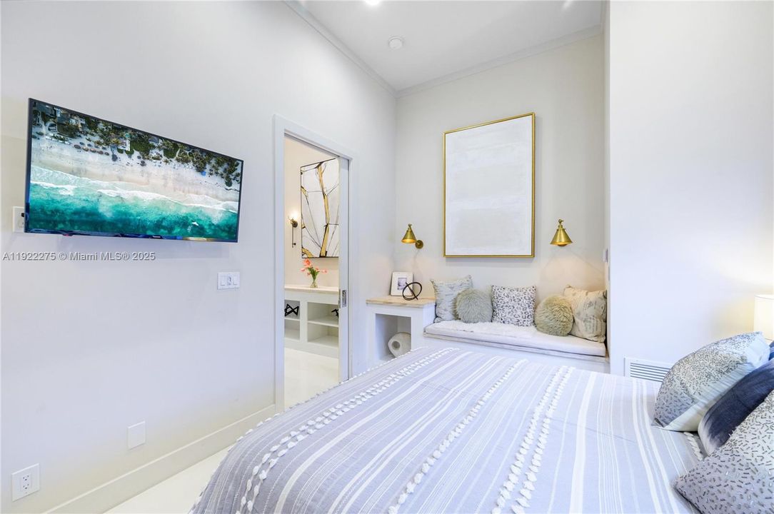 For Sale: $2,266,999 (4 beds, 4 baths, 2984 Square Feet)