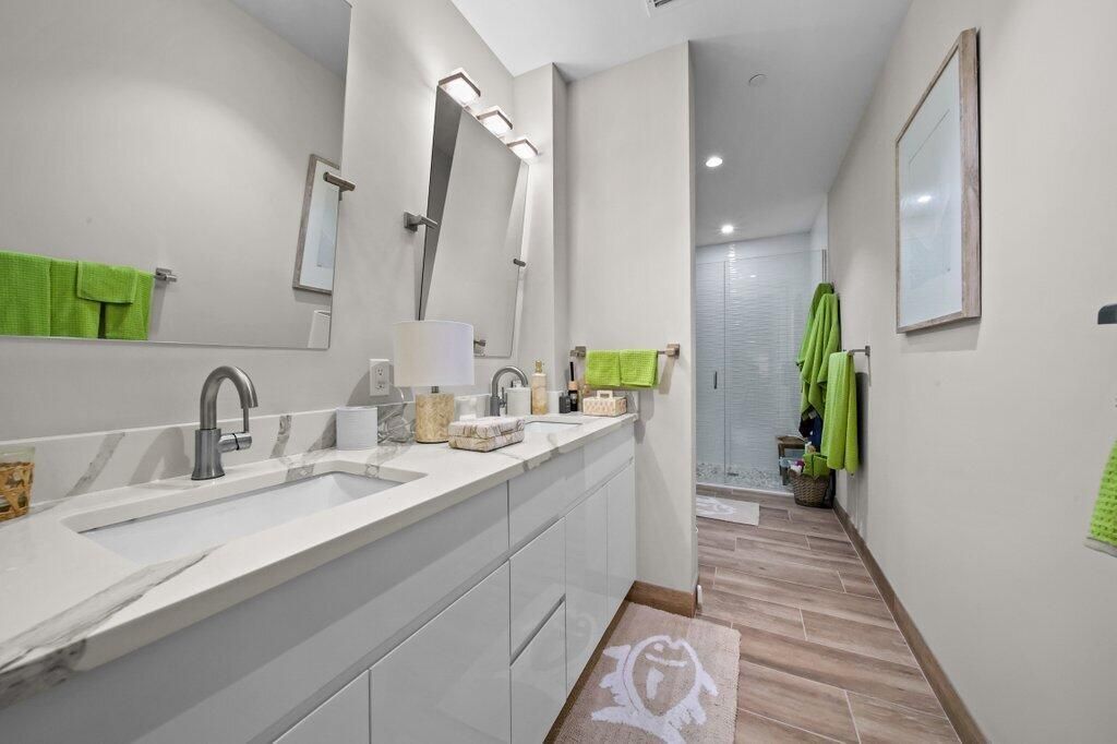 primarybath1.jpg-SMALL