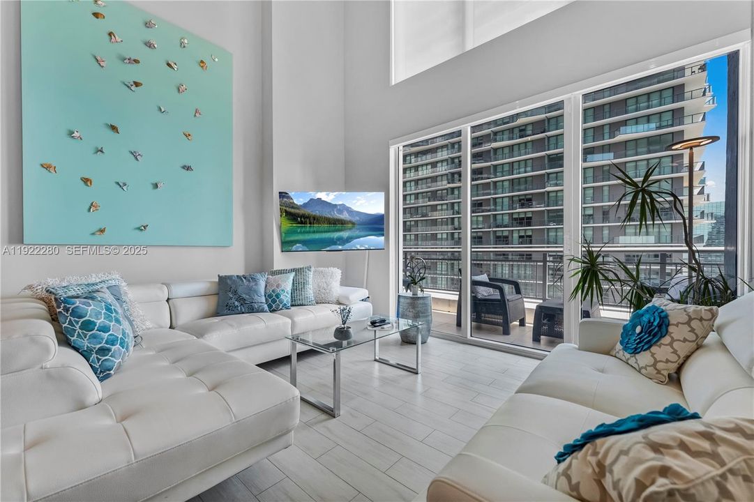 For Sale: $715,000 (2 beds, 2 baths, 1148 Square Feet)