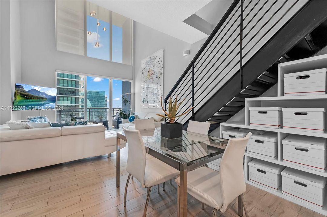 For Sale: $715,000 (2 beds, 2 baths, 1148 Square Feet)