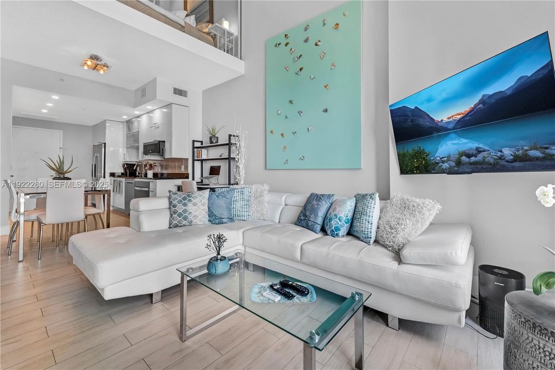 For Sale: $715,000 (2 beds, 2 baths, 1148 Square Feet)