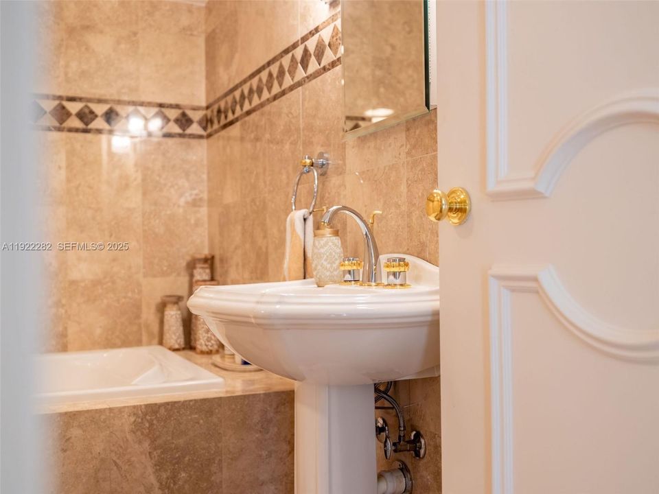 For Rent: $6,000 (3 beds, 3 baths, 1719 Square Feet)