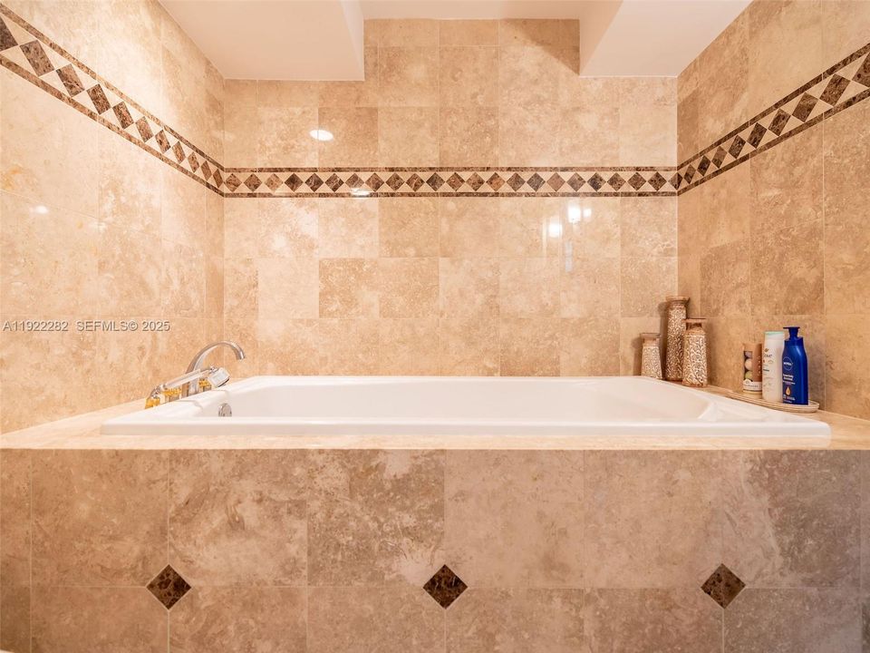 For Rent: $6,000 (3 beds, 3 baths, 1719 Square Feet)