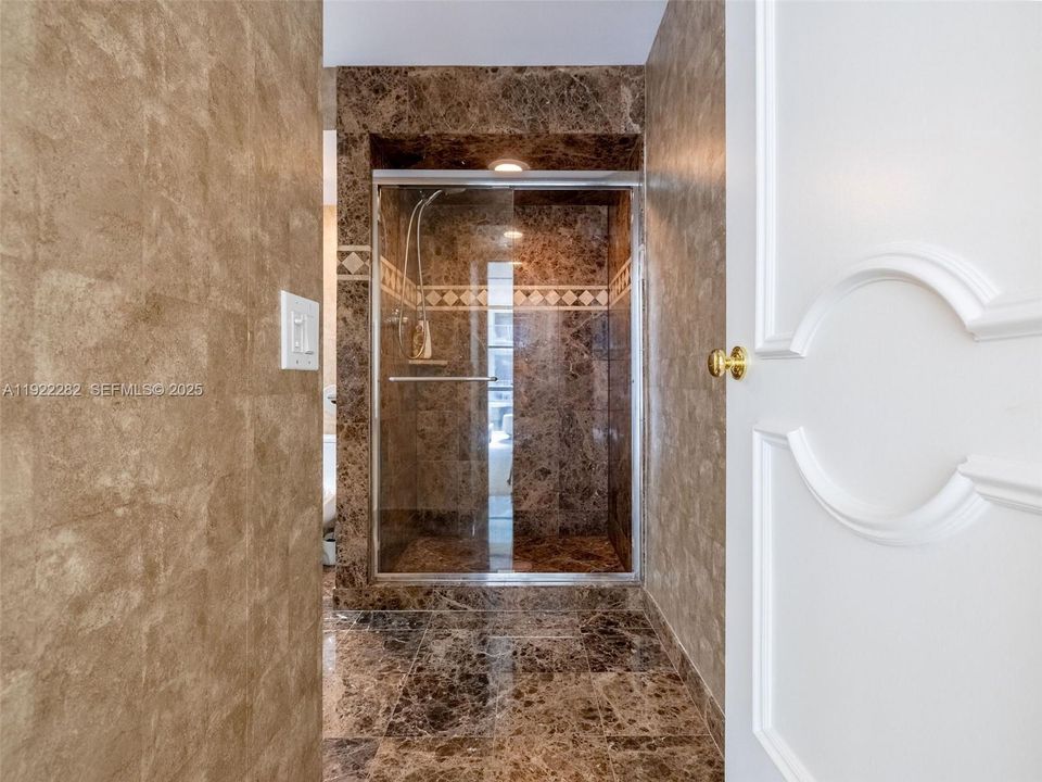 For Rent: $6,000 (3 beds, 3 baths, 1719 Square Feet)