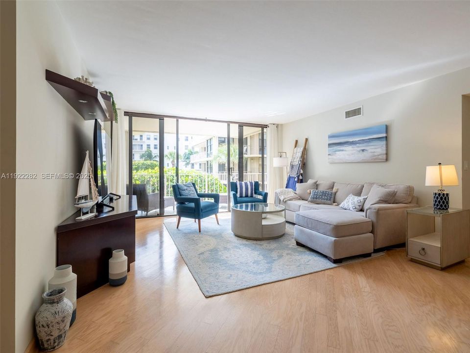 For Rent: $6,000 (3 beds, 3 baths, 1719 Square Feet)