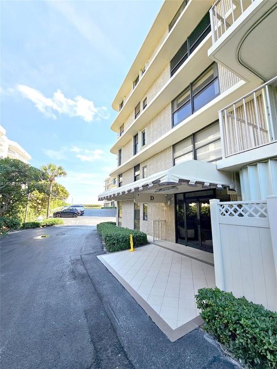 For Rent: $6,000 (3 beds, 3 baths, 1719 Square Feet)