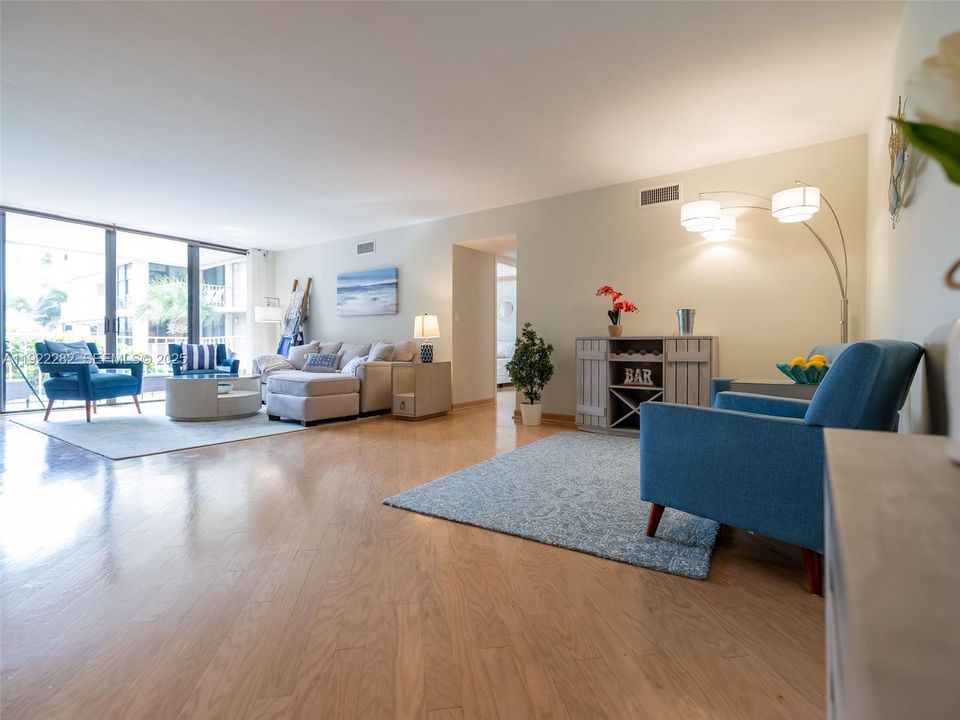 For Rent: $6,000 (3 beds, 3 baths, 1719 Square Feet)