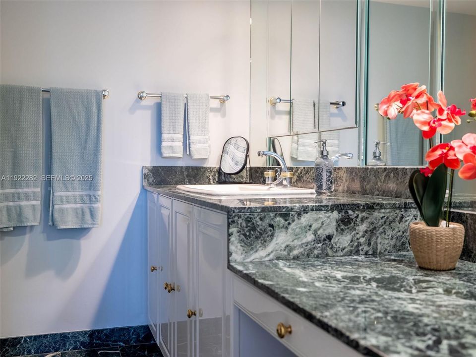 For Rent: $6,000 (3 beds, 3 baths, 1719 Square Feet)