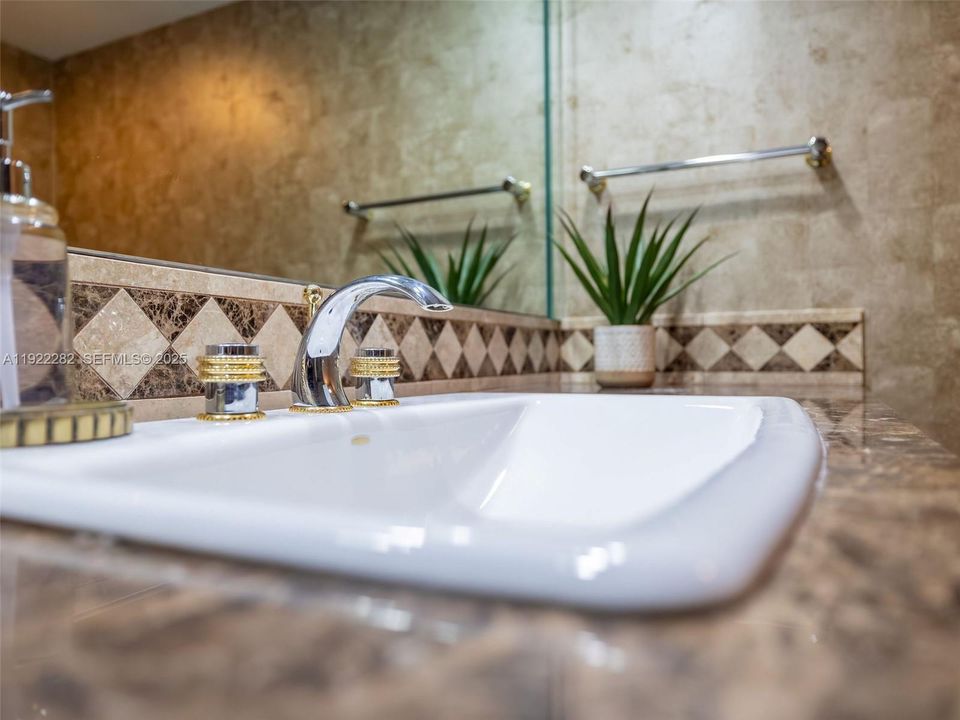 For Rent: $6,000 (3 beds, 3 baths, 1719 Square Feet)