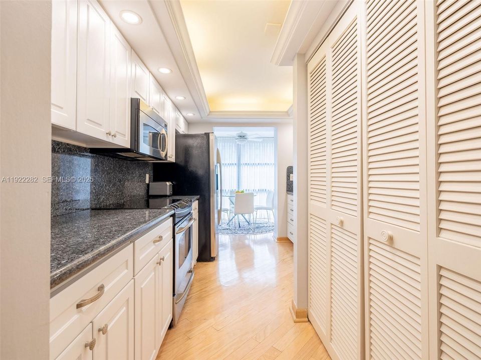 For Rent: $6,000 (3 beds, 3 baths, 1719 Square Feet)