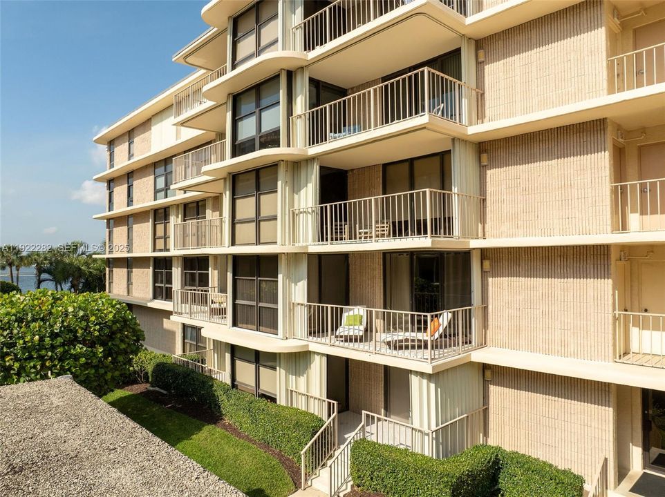 For Rent: $6,000 (3 beds, 3 baths, 1719 Square Feet)