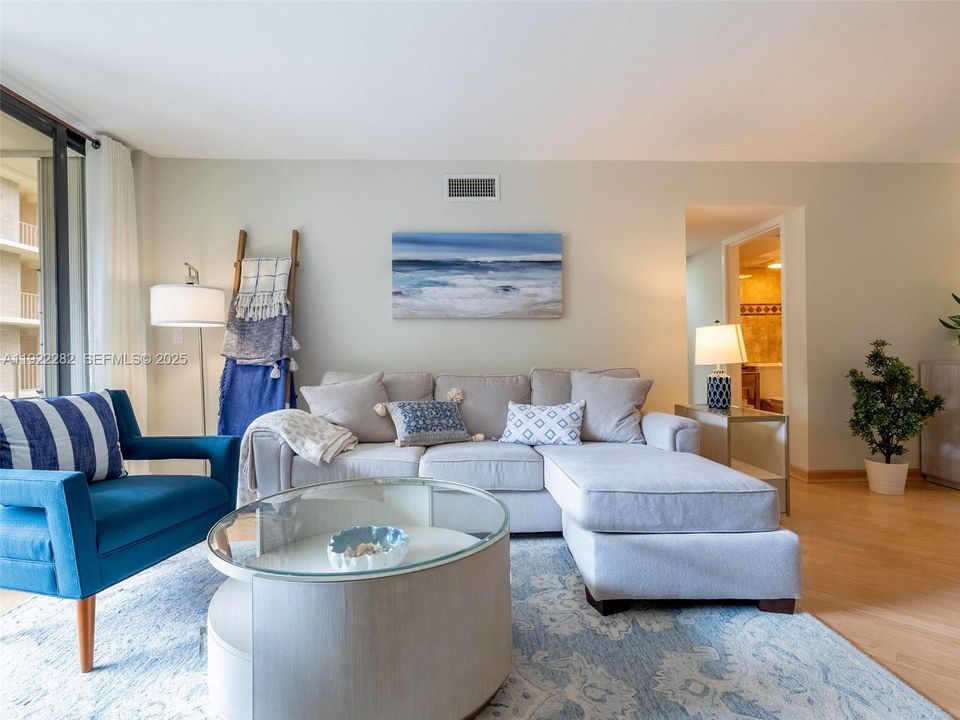 For Rent: $6,000 (3 beds, 3 baths, 1719 Square Feet)