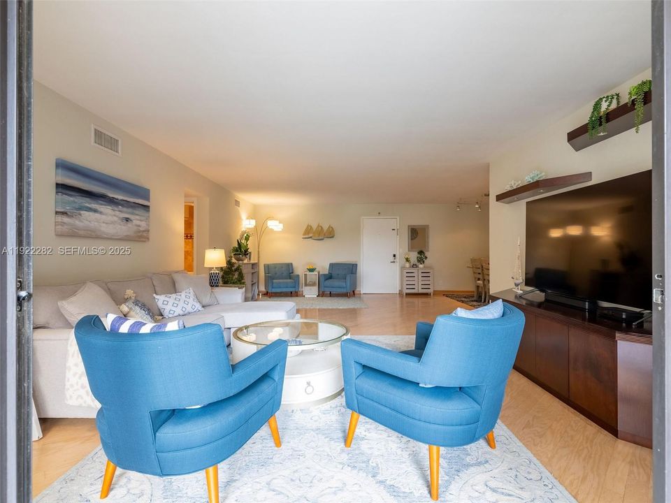 For Rent: $6,000 (3 beds, 3 baths, 1719 Square Feet)