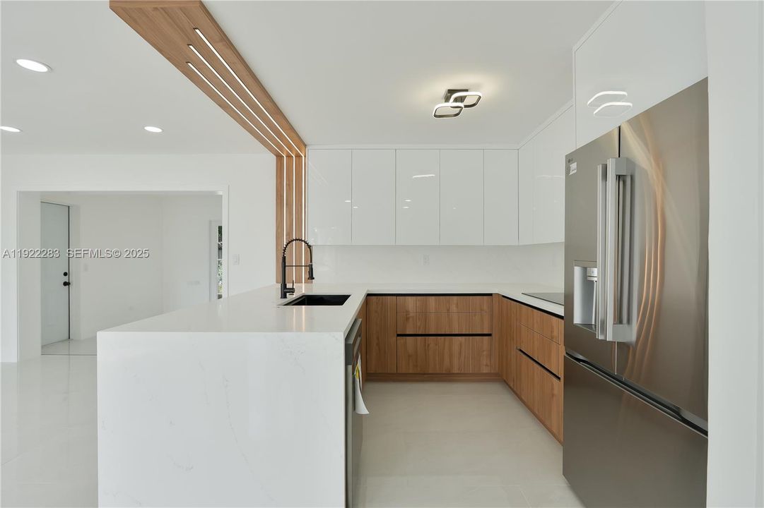 En Venta: $539,900 (2 camas, 2 baños, 1409 Pies cuadrados)