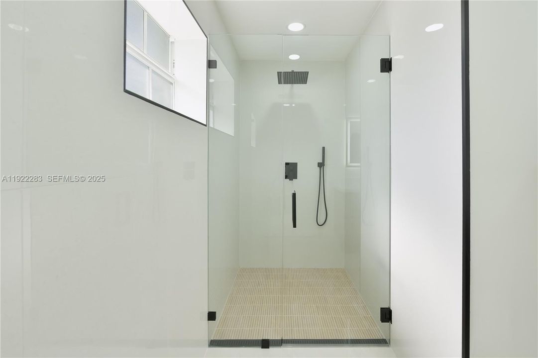 En Venta: $539,900 (2 camas, 2 baños, 1409 Pies cuadrados)