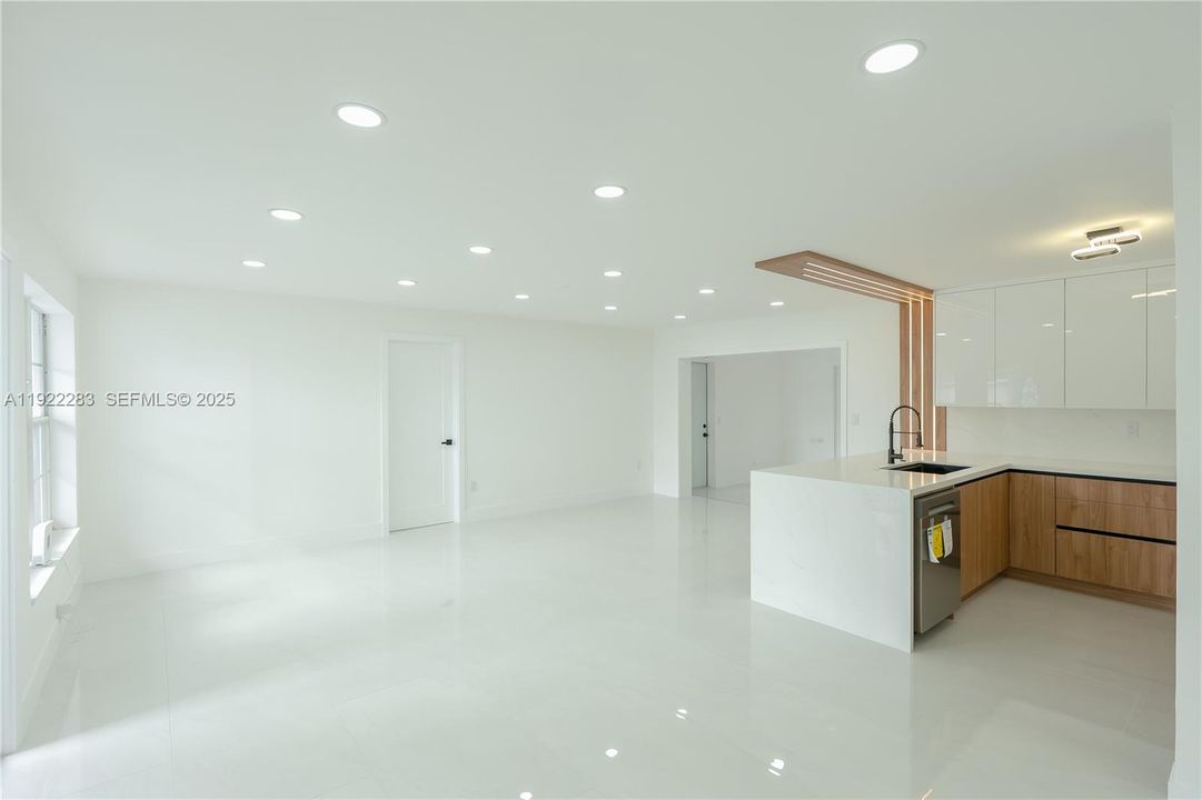 En Venta: $539,900 (2 camas, 2 baños, 1409 Pies cuadrados)