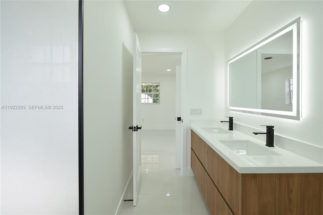 En Venta: $539,900 (2 camas, 2 baños, 1409 Pies cuadrados)