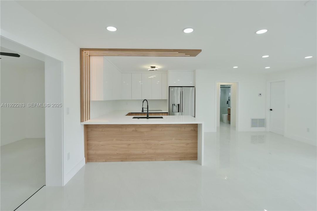 En Venta: $539,900 (2 camas, 2 baños, 1409 Pies cuadrados)