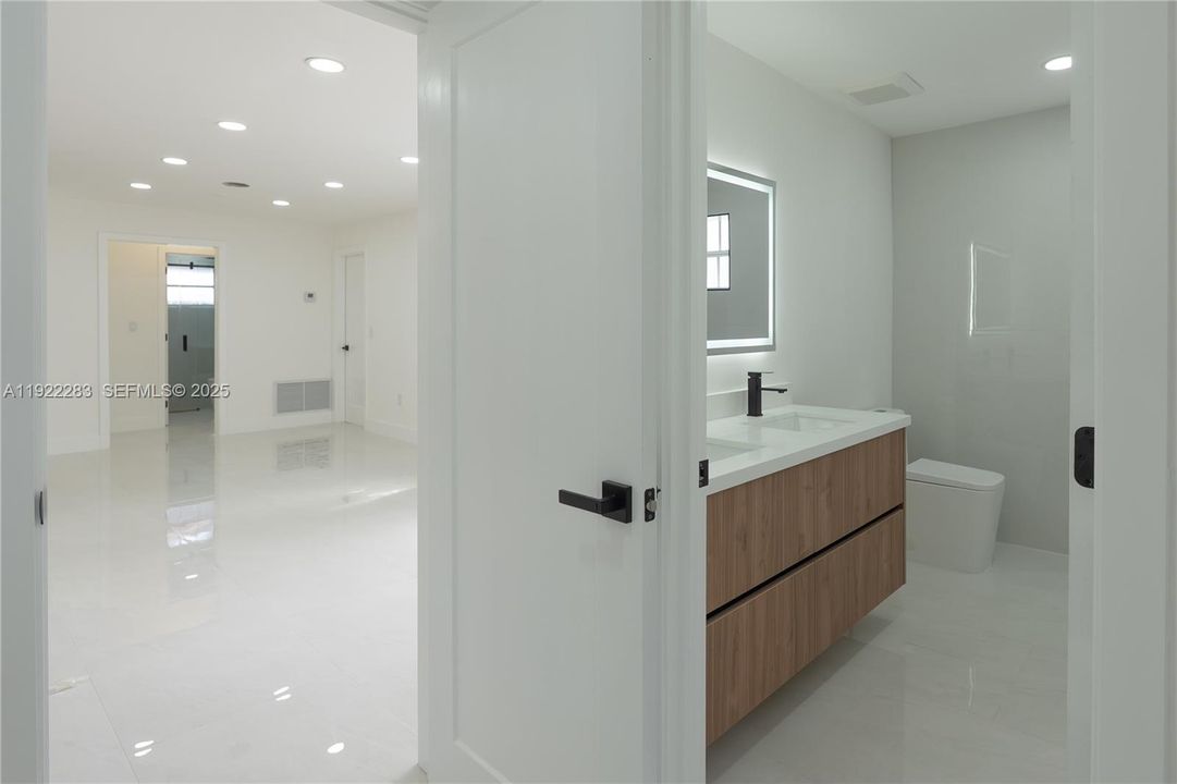 En Venta: $539,900 (2 camas, 2 baños, 1409 Pies cuadrados)