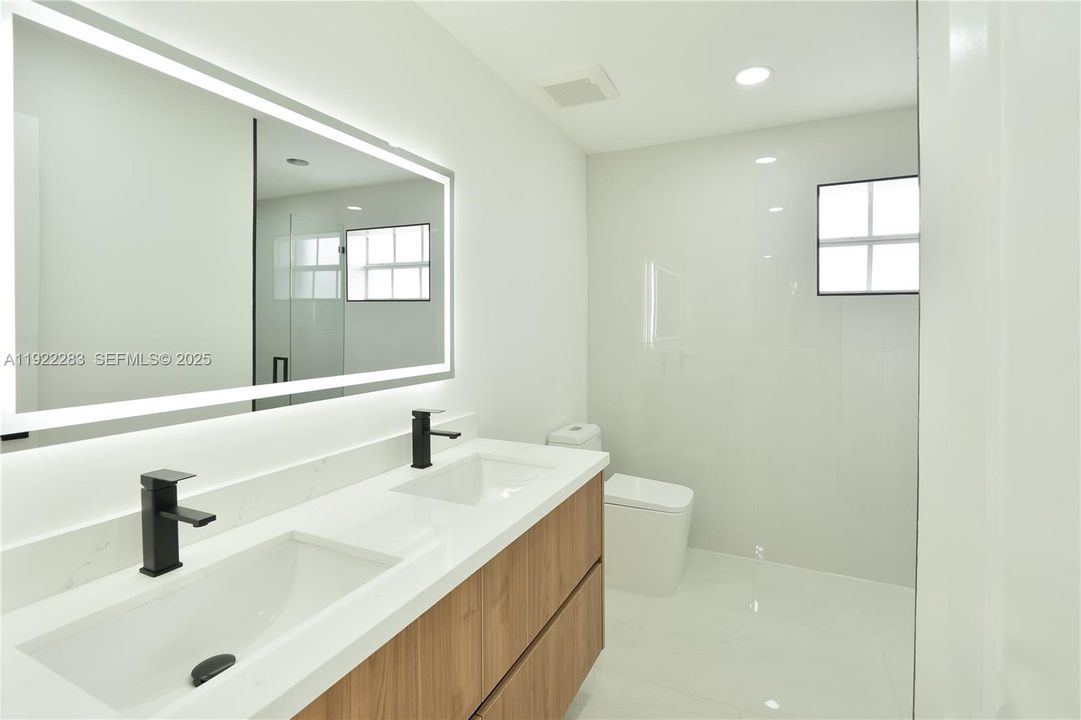 En Venta: $539,900 (2 camas, 2 baños, 1409 Pies cuadrados)