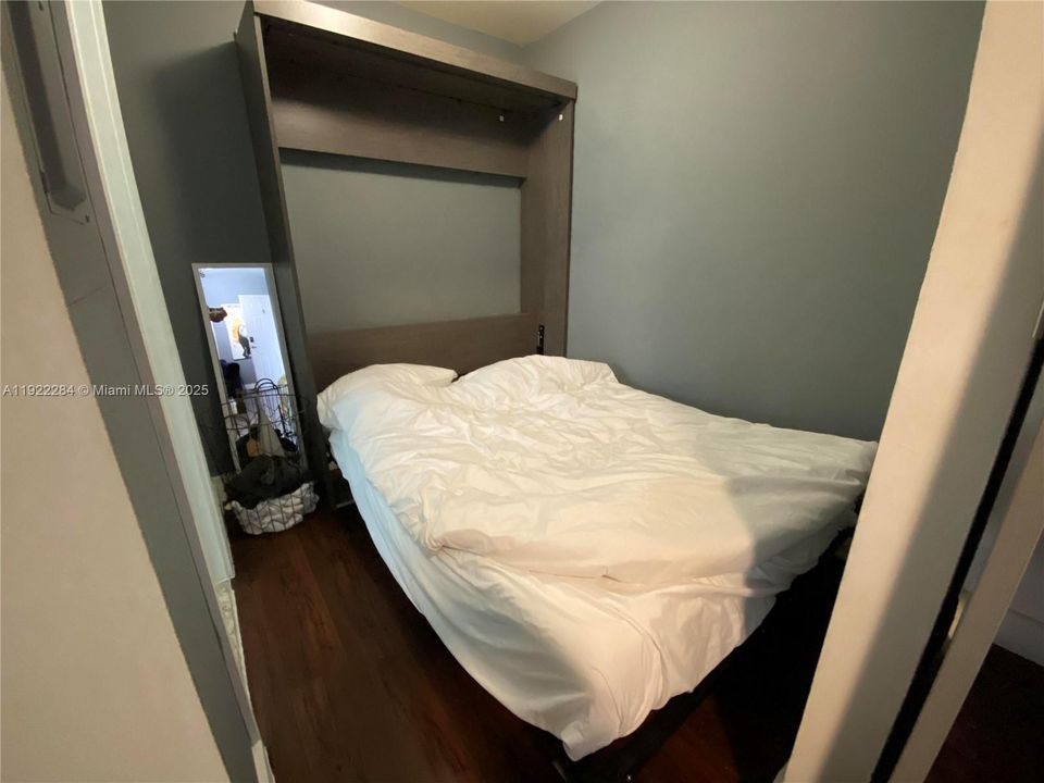 Active With Contract: $1,750 (0 beds, 1 baths, 4080 Square Feet)