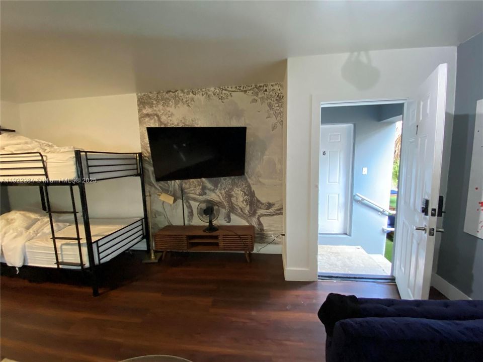 Active With Contract: $1,750 (0 beds, 1 baths, 4080 Square Feet)