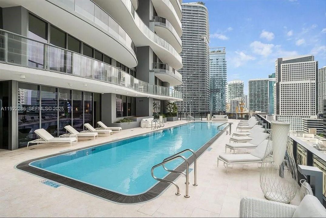 En Venta: $1,250,000 (1 camas, 1 baños, 826 Pies cuadrados)
