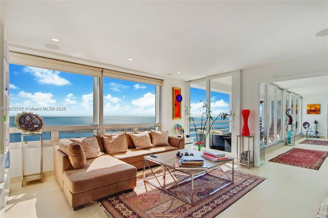 En Renta: $15,000 (4 camas, 4 baños, 3280 Pies cuadrados)