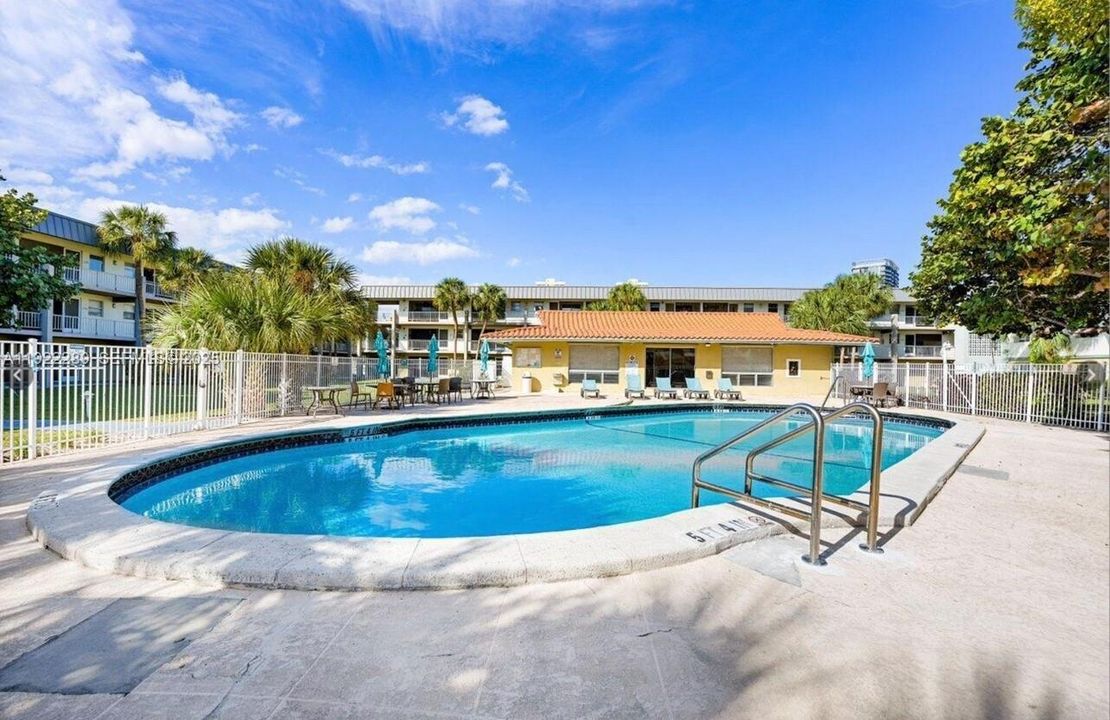 En Venta: $245,000 (2 camas, 2 baños, 965 Pies cuadrados)