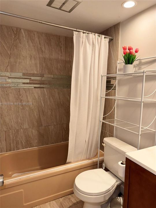 En Venta: $245,000 (2 camas, 2 baños, 965 Pies cuadrados)