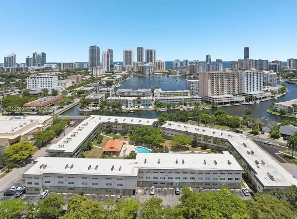 En Venta: $245,000 (2 camas, 2 baños, 965 Pies cuadrados)