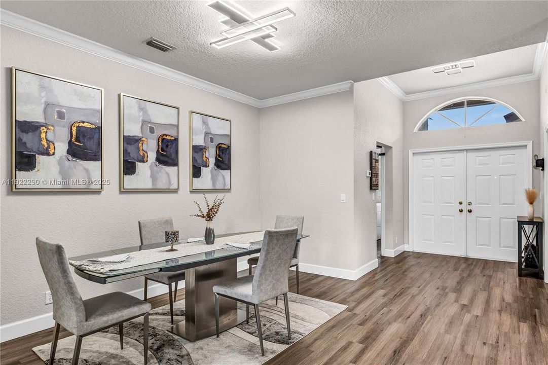 For Sale: $533,000 (3 beds, 2 baths, 1712 Square Feet)