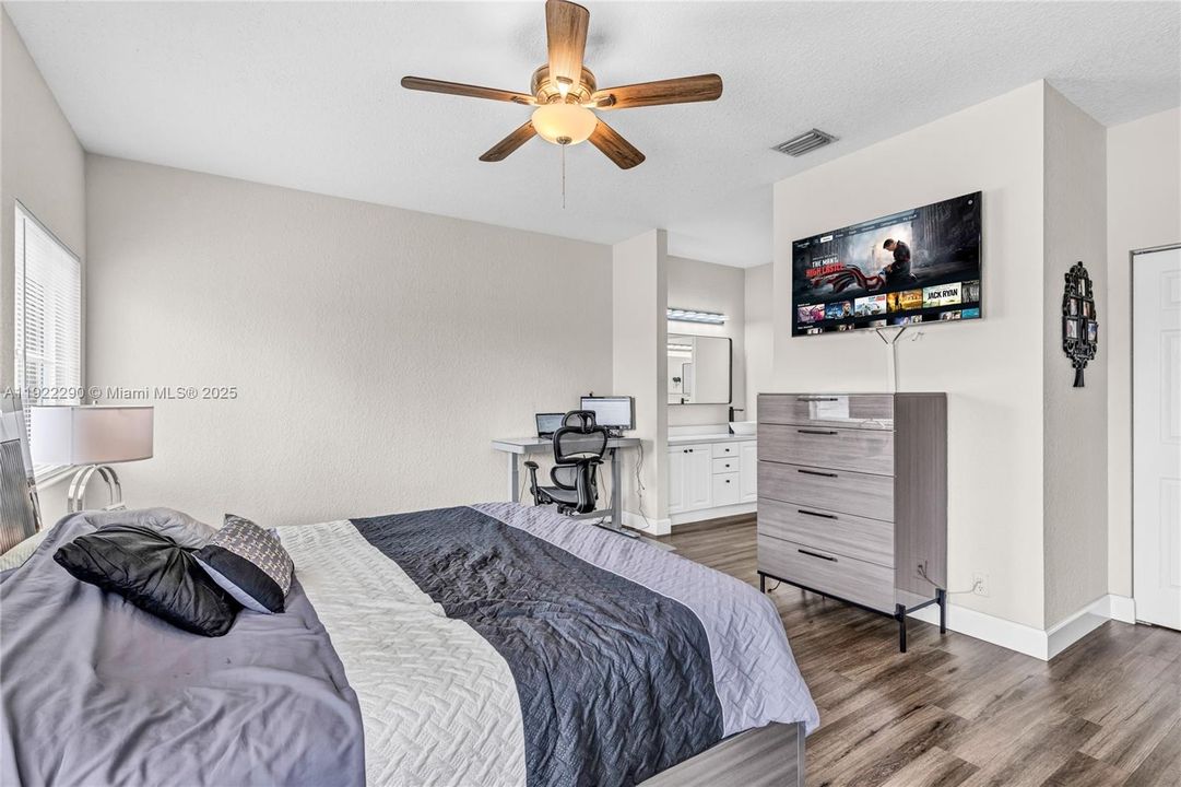 For Sale: $533,000 (3 beds, 2 baths, 1712 Square Feet)