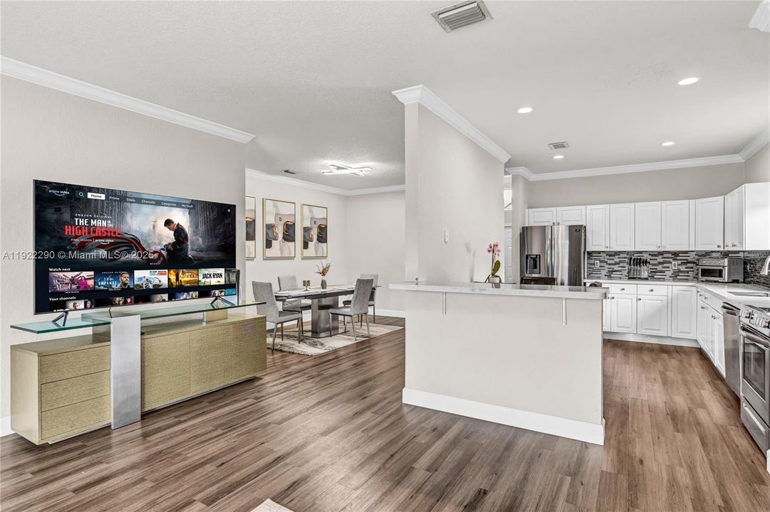 For Sale: $533,000 (3 beds, 2 baths, 1712 Square Feet)