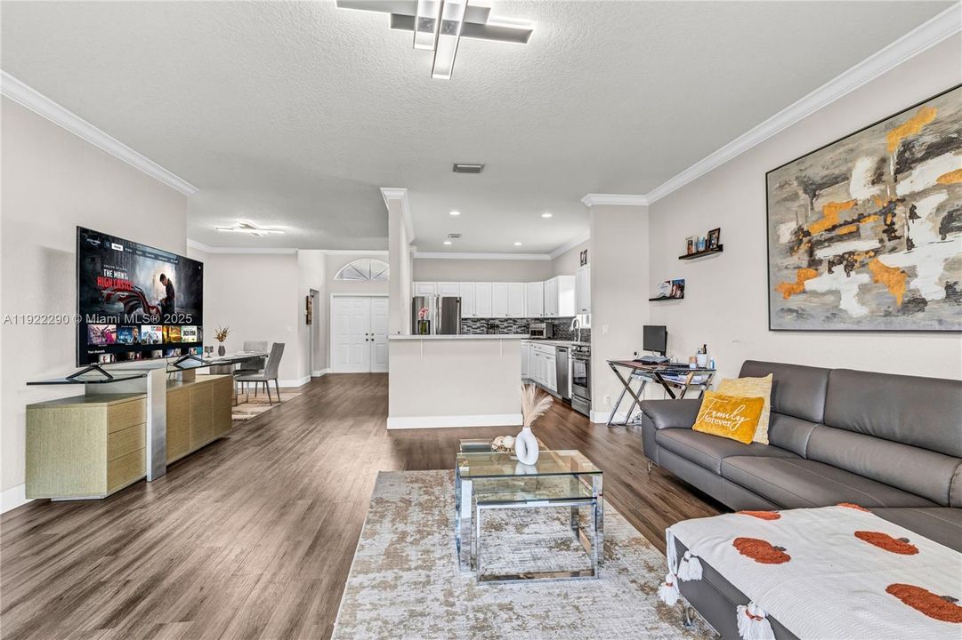 For Sale: $533,000 (3 beds, 2 baths, 1712 Square Feet)