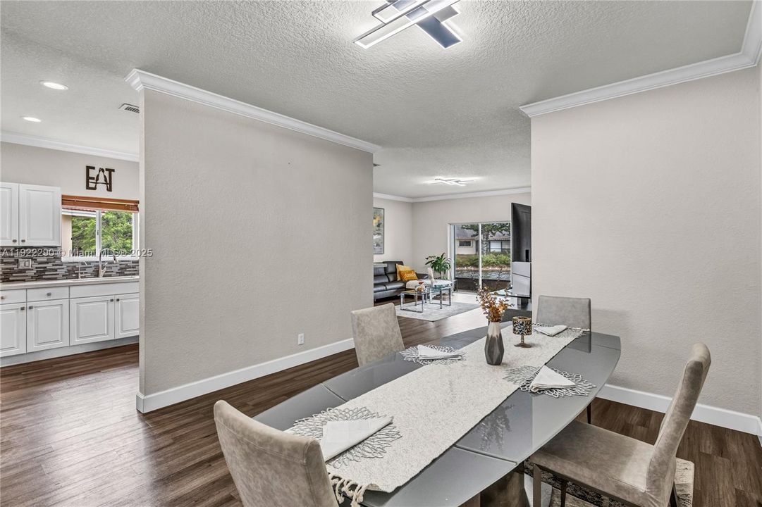 For Sale: $533,000 (3 beds, 2 baths, 1712 Square Feet)