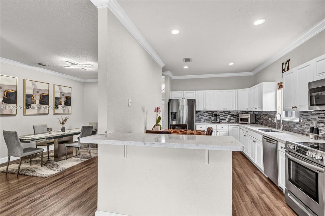 For Sale: $533,000 (3 beds, 2 baths, 1712 Square Feet)