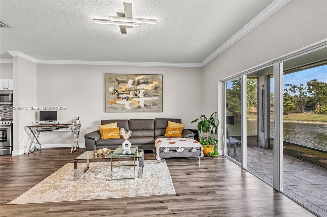 For Sale: $533,000 (3 beds, 2 baths, 1712 Square Feet)