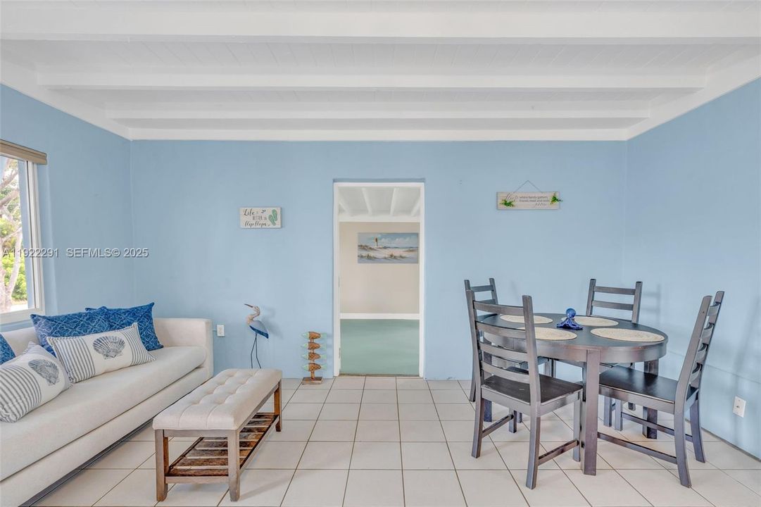 待售: $519,900 (1 贝兹, 1 浴室, 561 平方英尺)