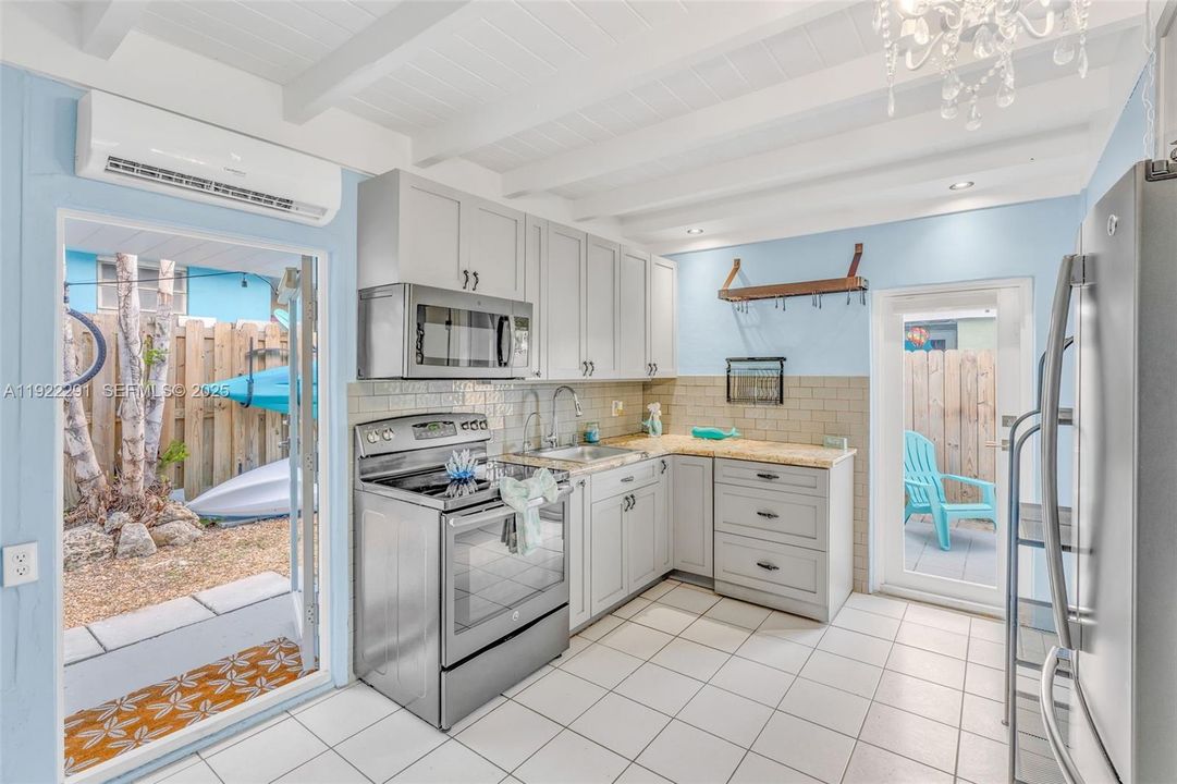 待售: $519,900 (1 贝兹, 1 浴室, 561 平方英尺)