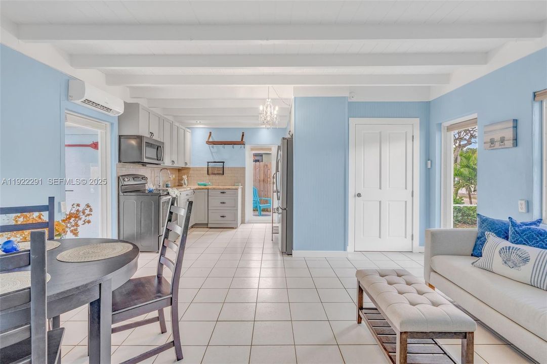 待售: $519,900 (1 贝兹, 1 浴室, 561 平方英尺)