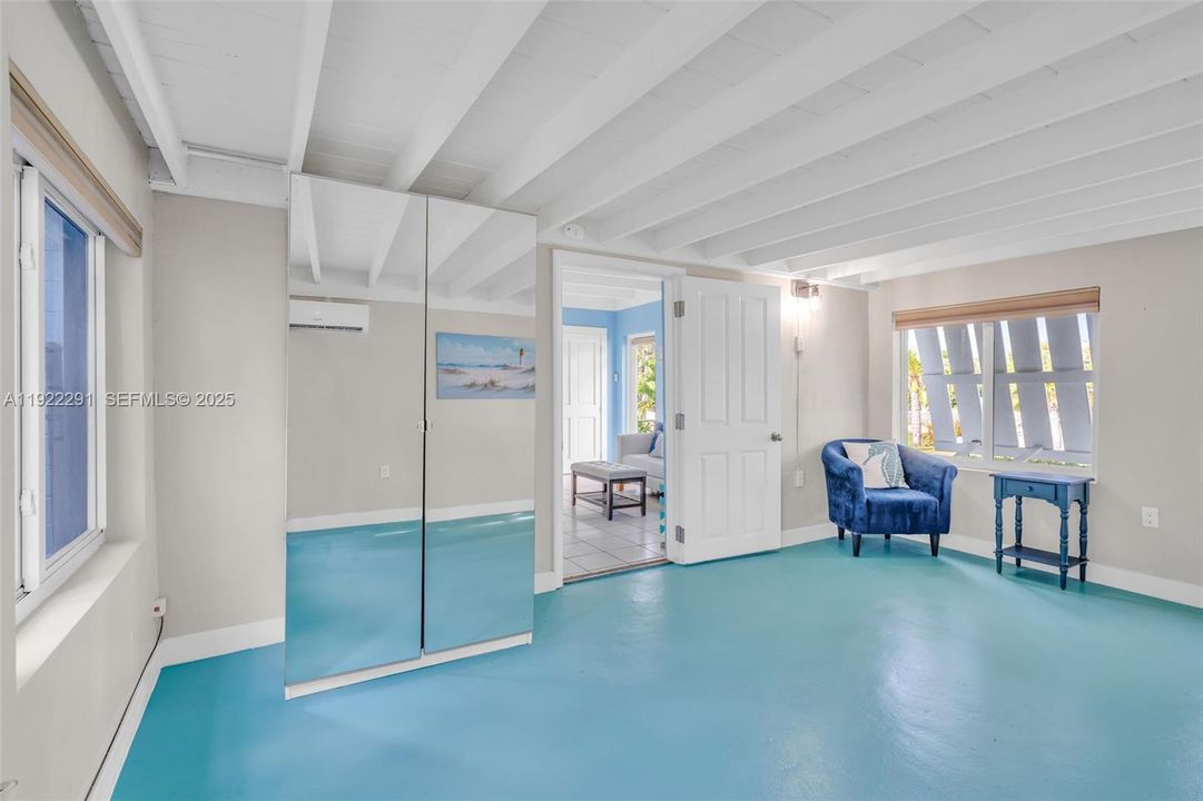 待售: $519,900 (1 贝兹, 1 浴室, 561 平方英尺)