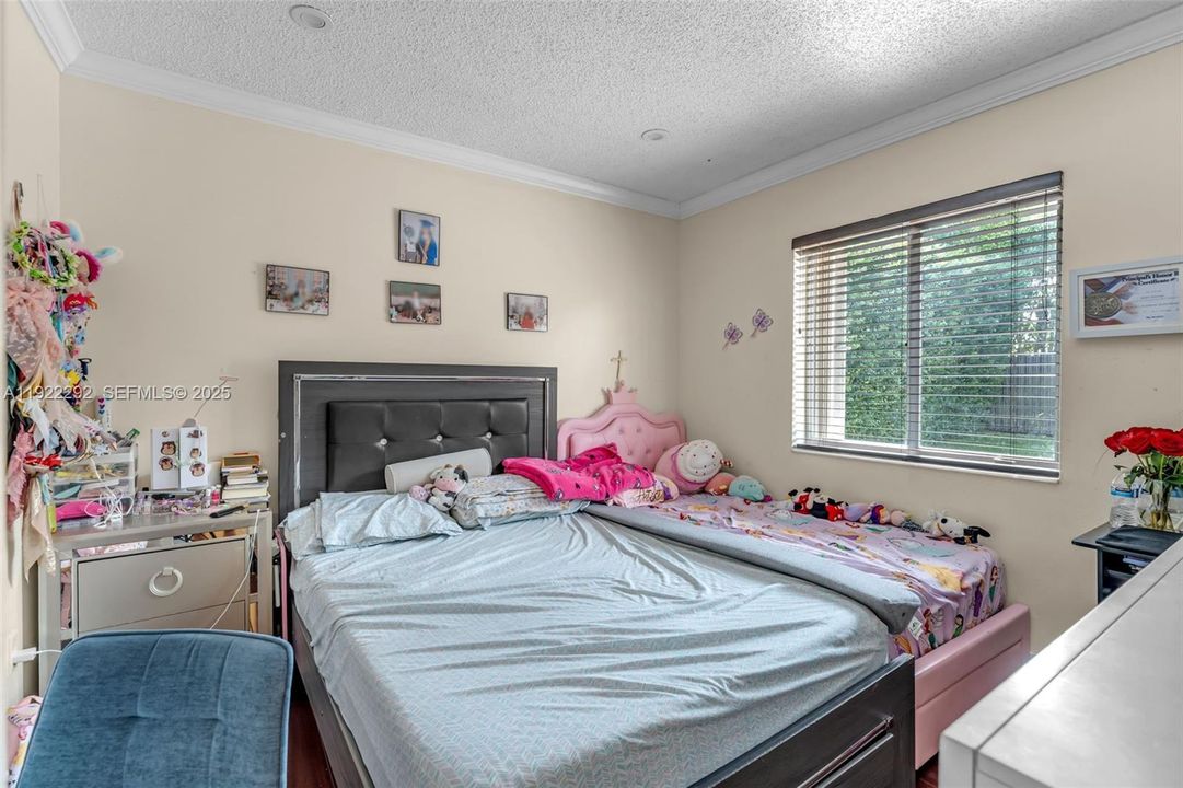 待售: $1,150,000 (4 贝兹, 2 浴室, 2025 平方英尺)