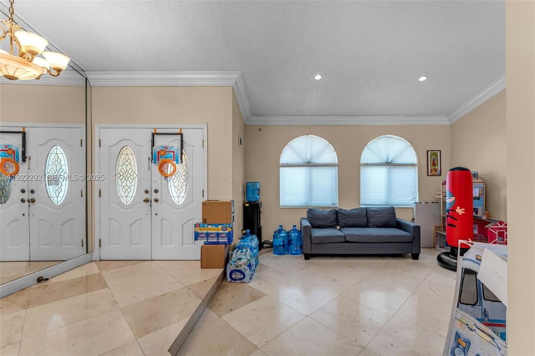 待售: $1,150,000 (4 贝兹, 2 浴室, 2025 平方英尺)