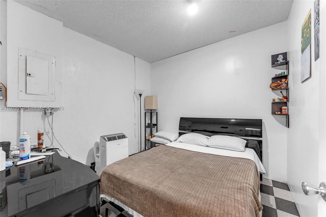 待售: $1,150,000 (4 贝兹, 2 浴室, 2025 平方英尺)