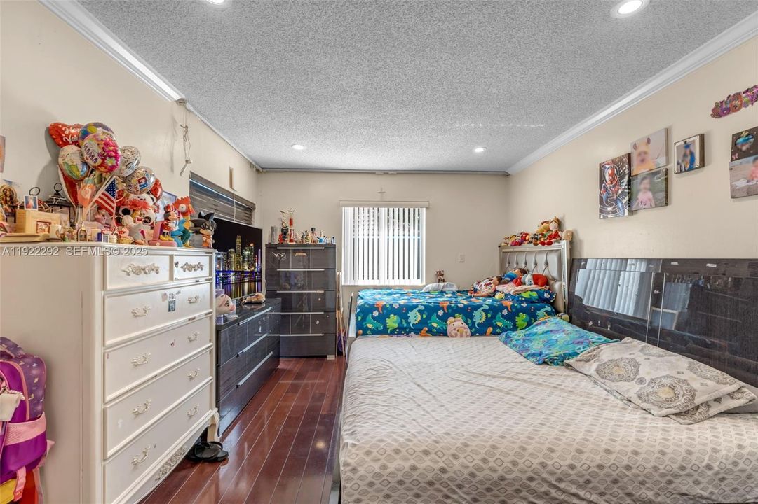 待售: $1,150,000 (4 贝兹, 2 浴室, 2025 平方英尺)