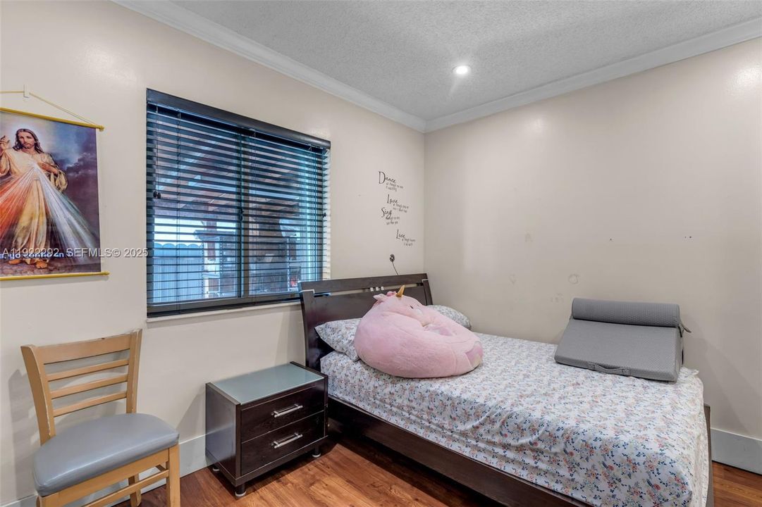 待售: $1,150,000 (4 贝兹, 2 浴室, 2025 平方英尺)