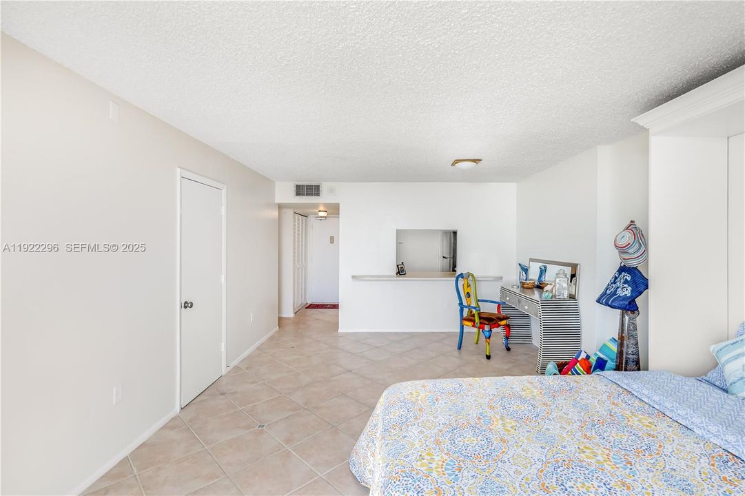 For Rent: $3,600 (0 beds, 1 baths, 500 Square Feet)