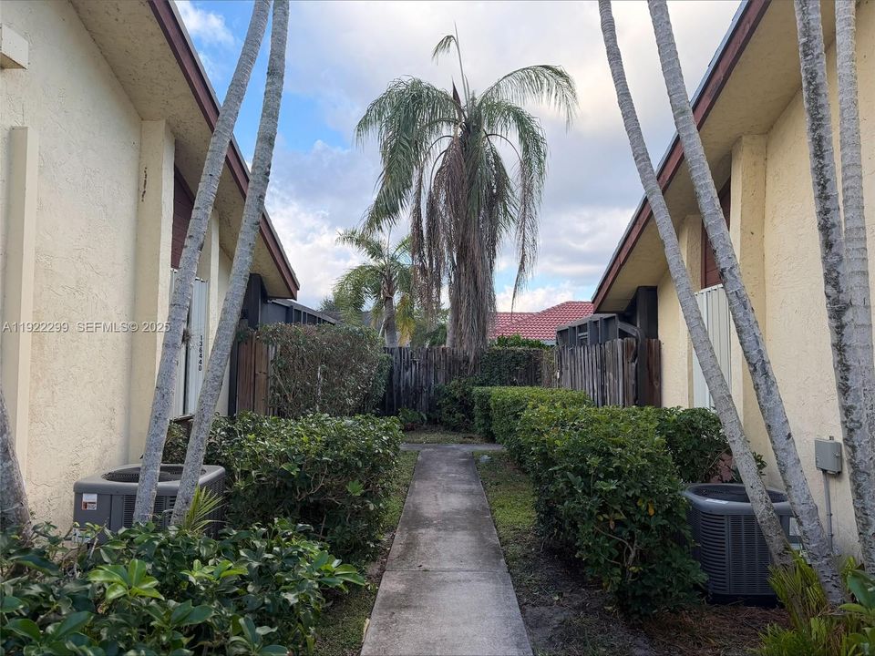 出租: $2,800 (2 贝兹, 2 浴室, 1001 平方英尺)