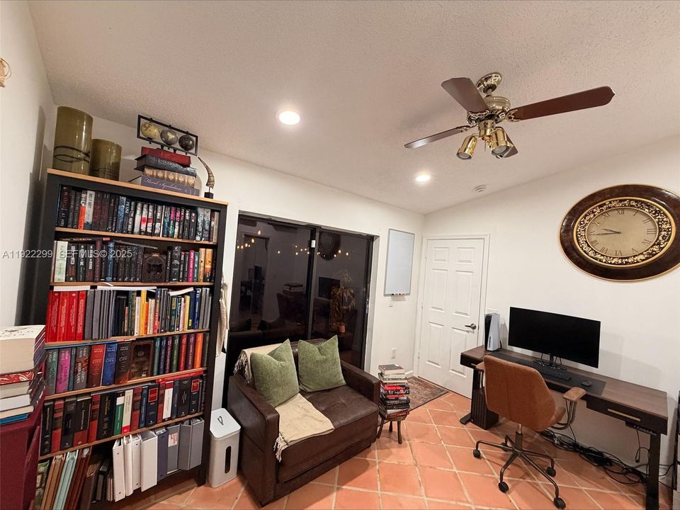 出租: $2,800 (2 贝兹, 2 浴室, 1001 平方英尺)